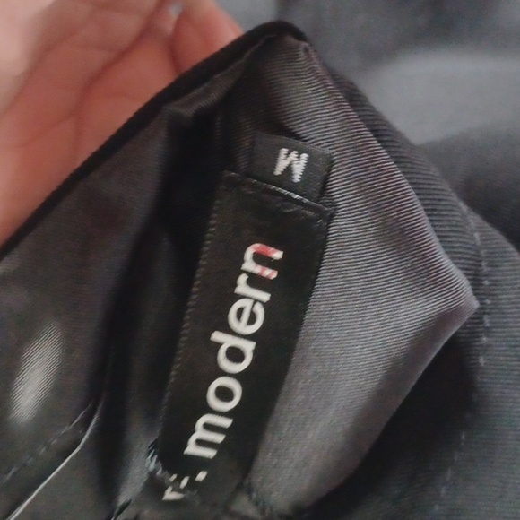 F. Modern Unique Fashion Crop Top/vest, 15" PTP, 10" L - Picture 7 of 7